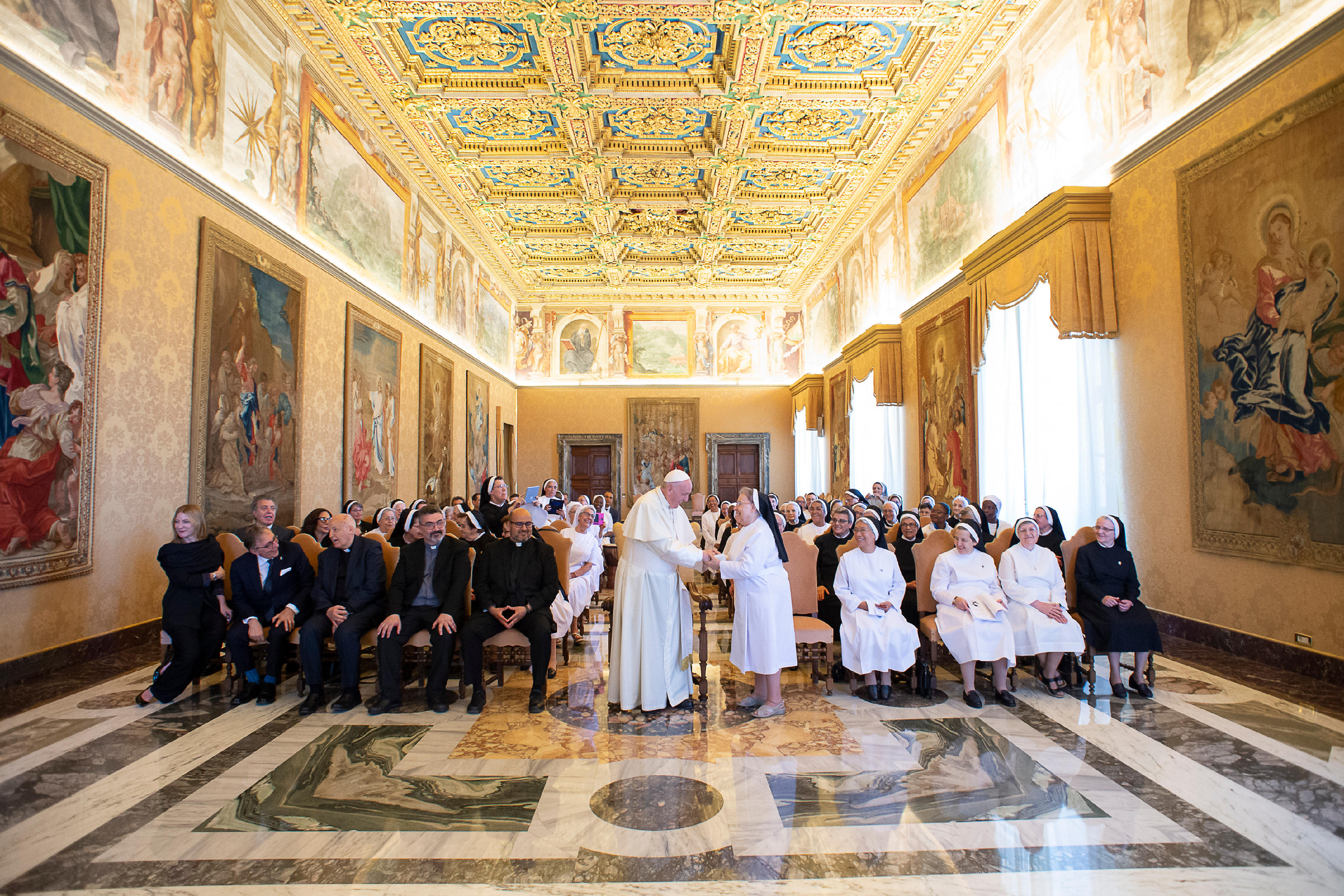 SS Papa Francisco recibe a las Teatinas